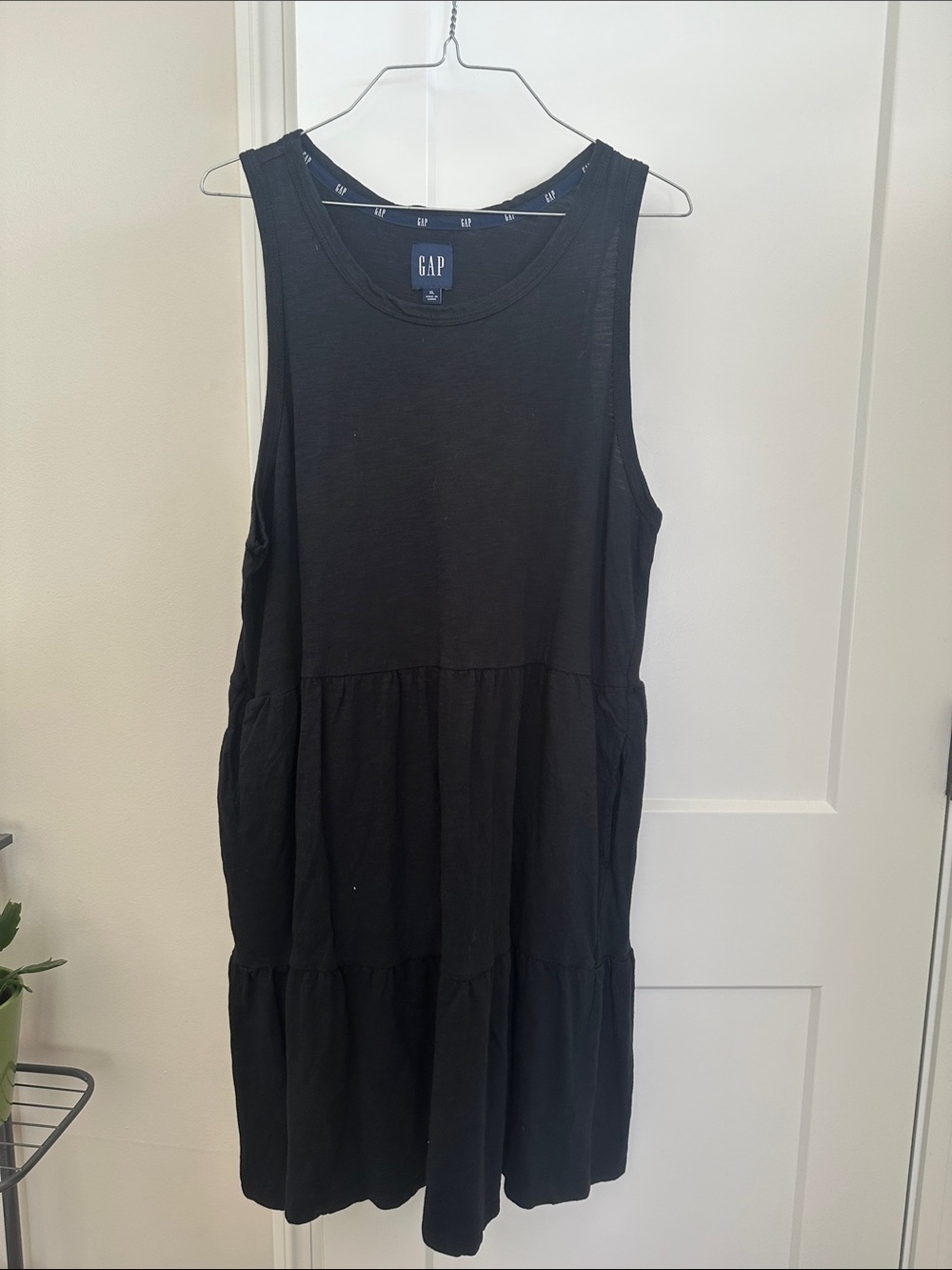 GAP Black Sleeveless Tiered Pocket Dress
